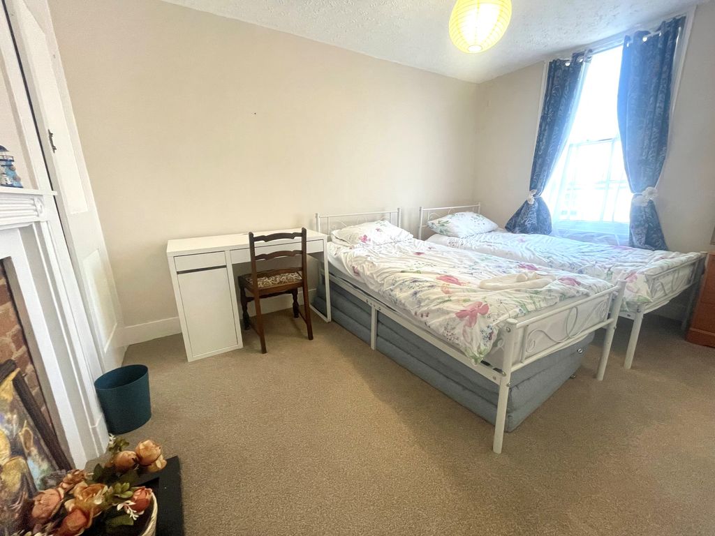 Property photo 3 of 5