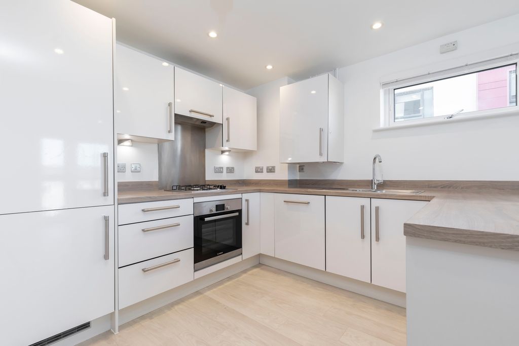 Property photo 1 of 8 5 Duke Of Wellington Court-03