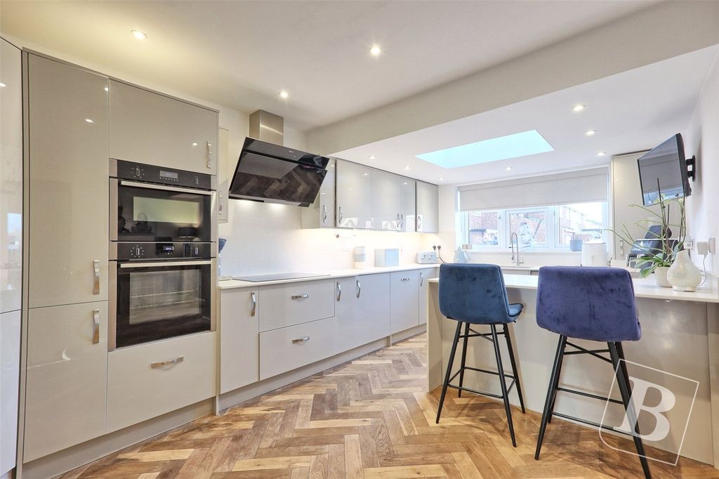 Property photo 3 of 20 Kitchen