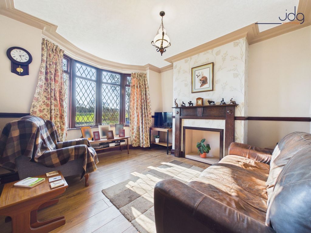 Property photo 2 of 14 Bay Fronted Lounge