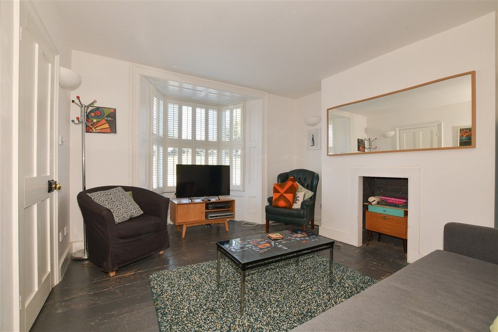 Property photo 3 of 10 Lounge