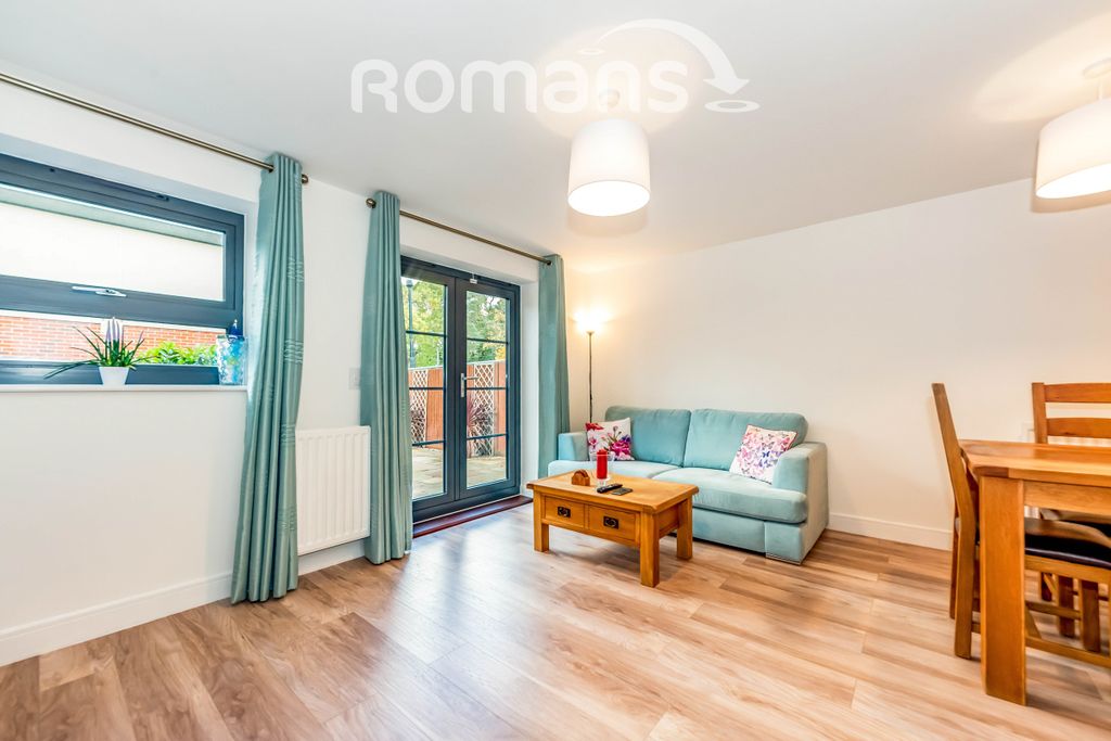 Property photo 3 of 10 3.Lounge