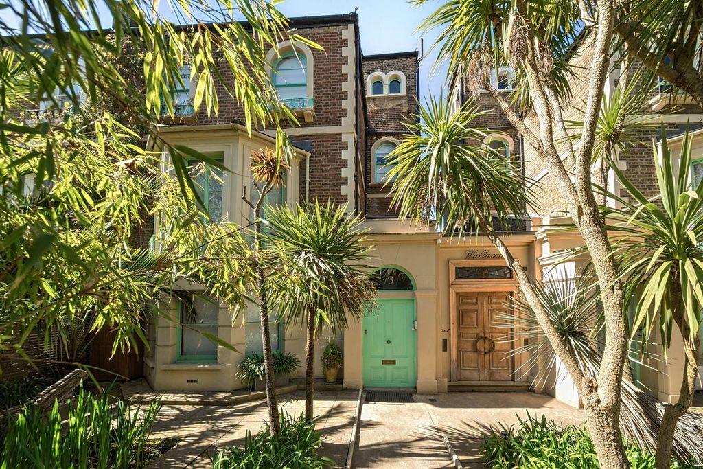 Property photo 2 of 19