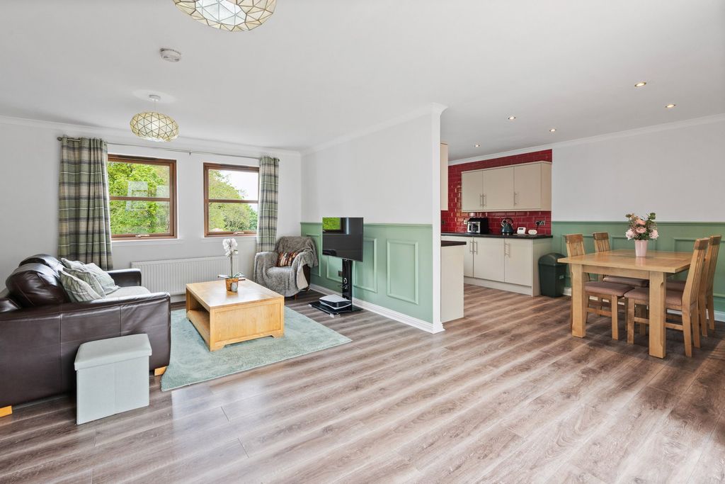 Property photo 2 of 27