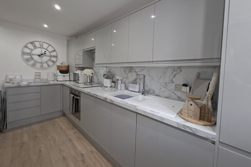 Property photo 2 of 13 Photo 2