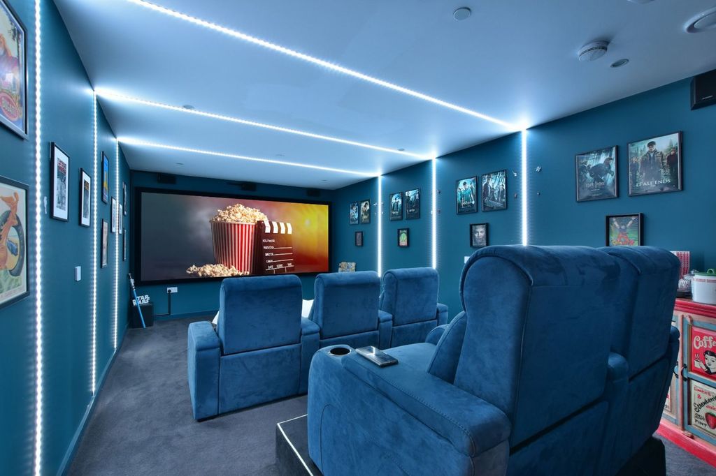 Property photo 2 of 34 Cinema Room