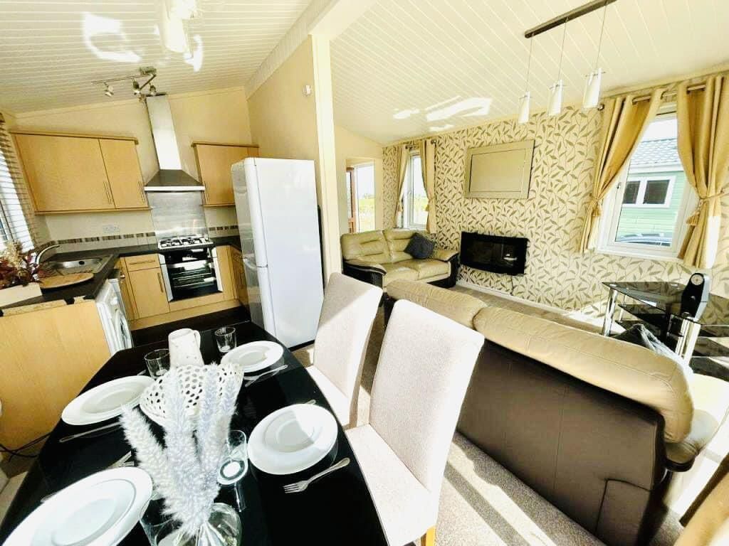 Property photo 3 of 22 Lovely Large Lounge/Dining Room