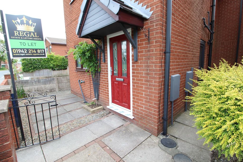 Property photo 2 of 18 Photograph 2