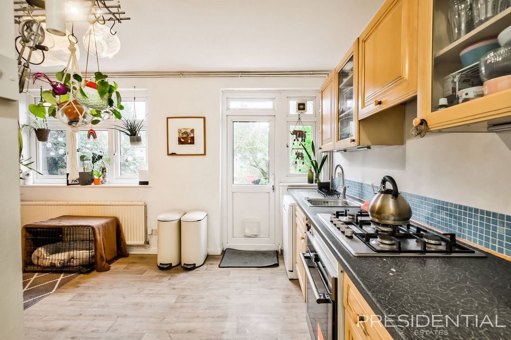 Property photo 3 of 34