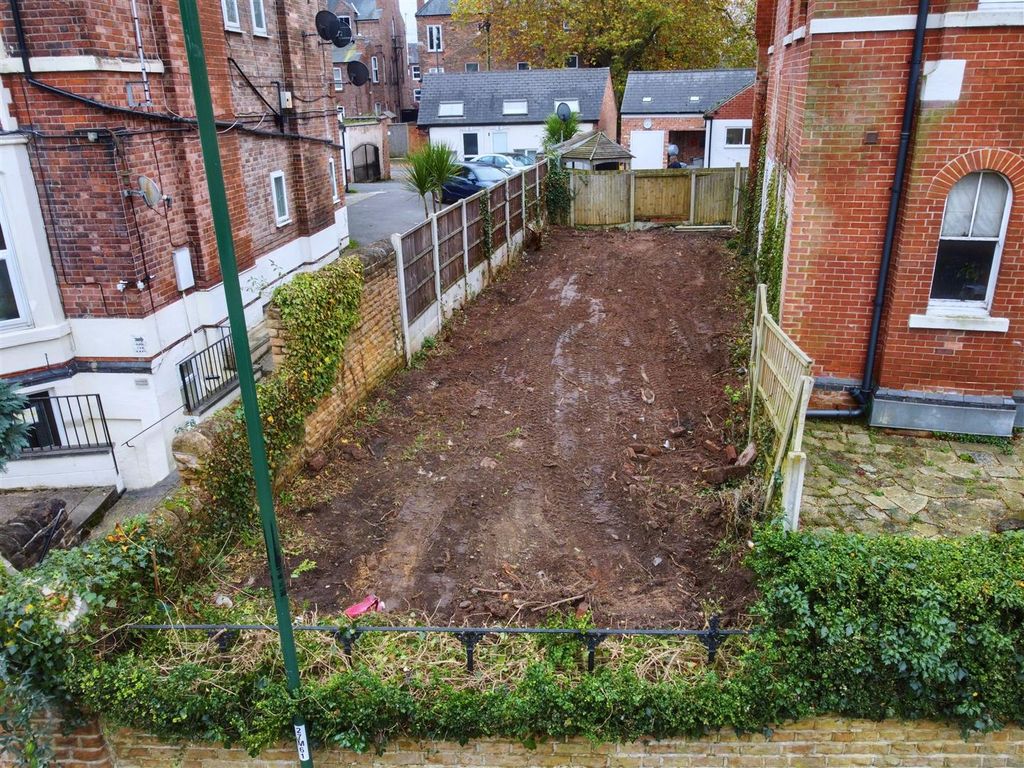 Property photo 1 of 5 4