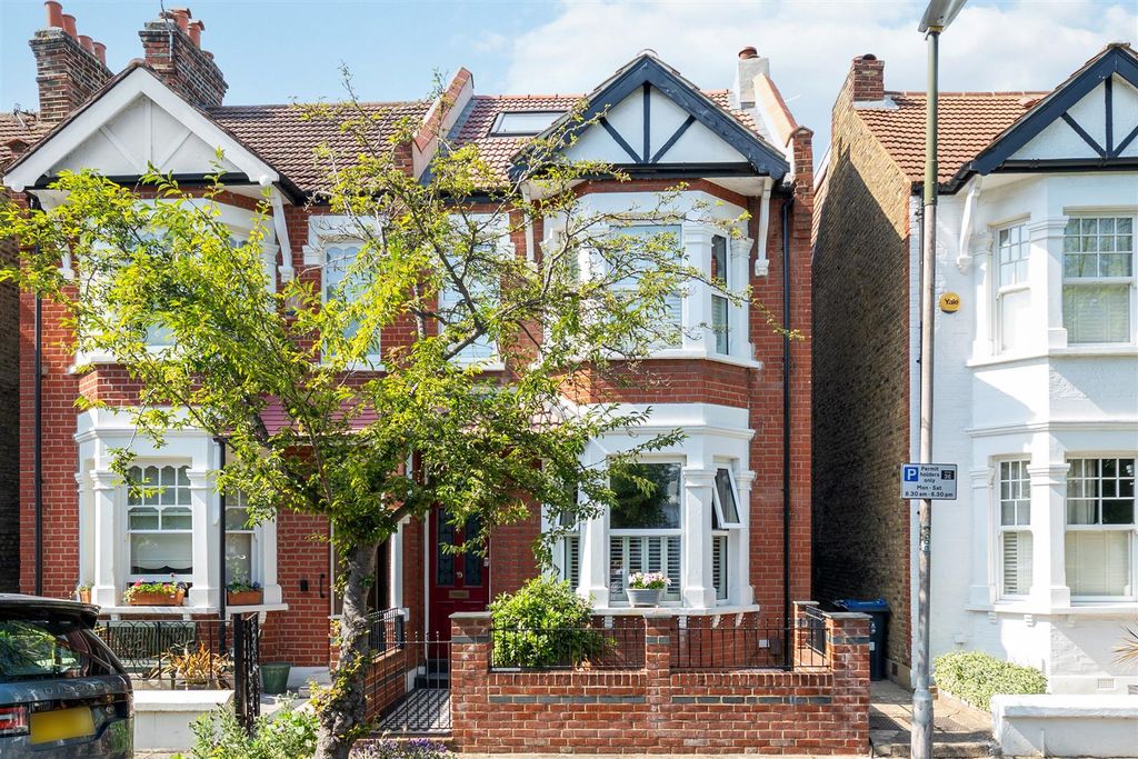 Property photo 1 of 12 Craven Gardens  (12).Jpg