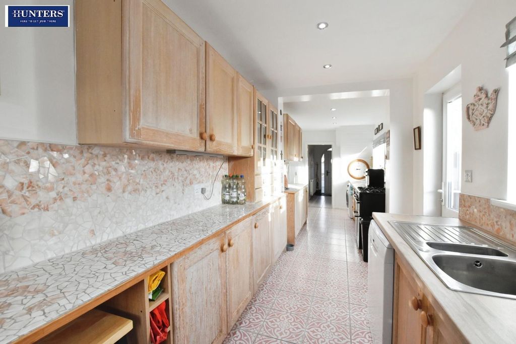Property photo 3 of 30 Kitchen