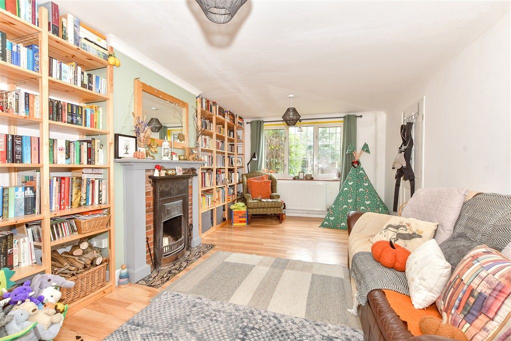 Property photo 2 of 15 Lounge