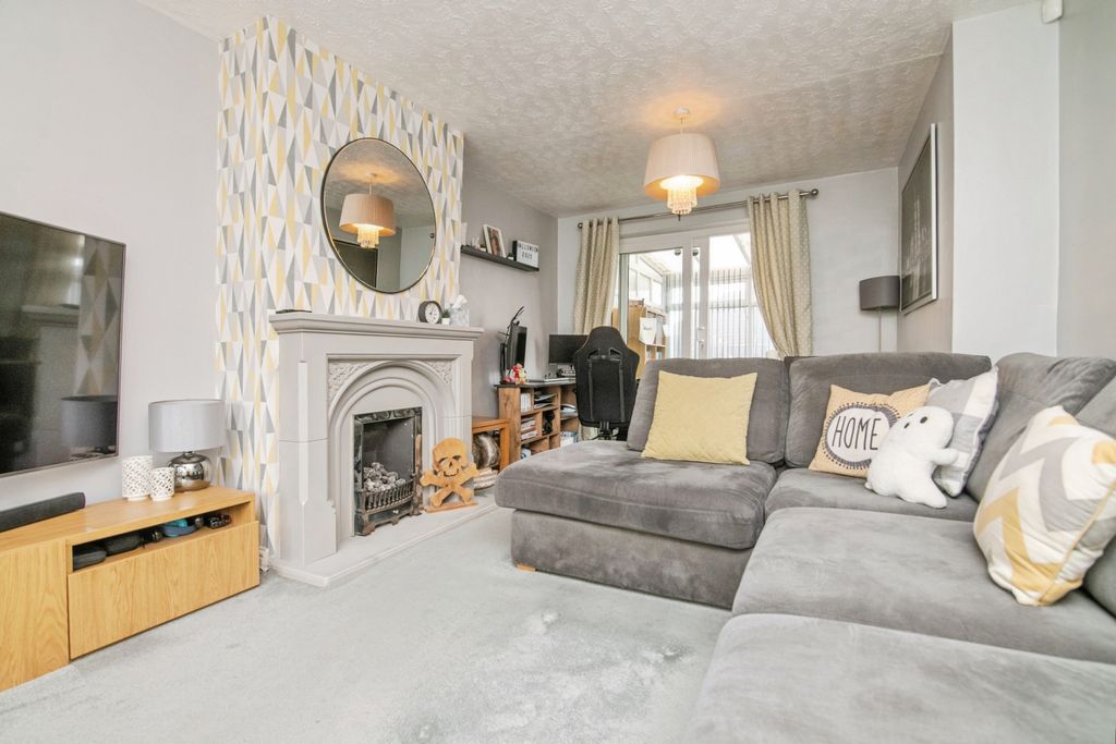 Property photo 2 of 17 Living Room