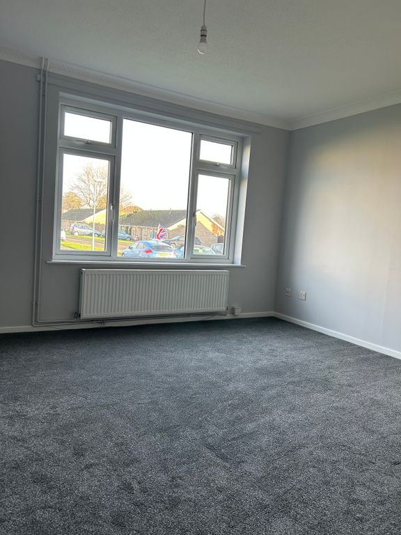 Property photo 3 of 37 Lounge