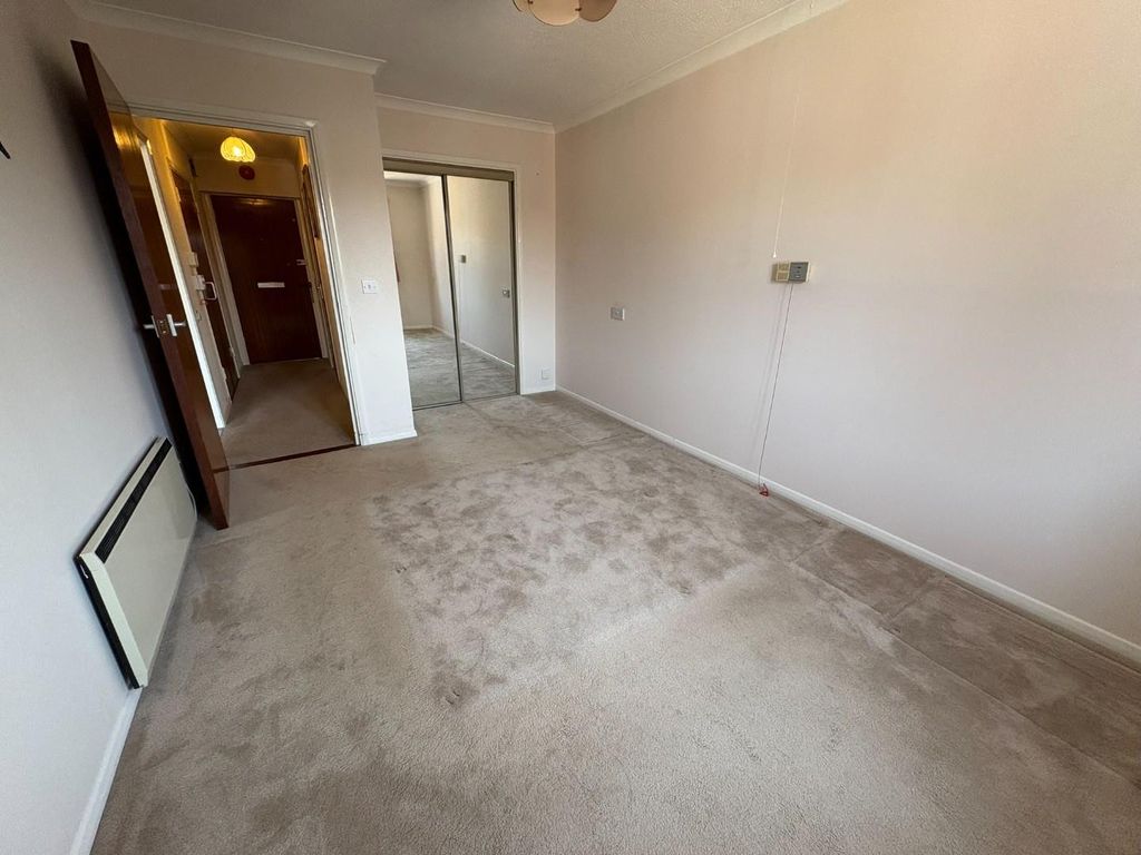 Property photo 3 of 10 Bedroom