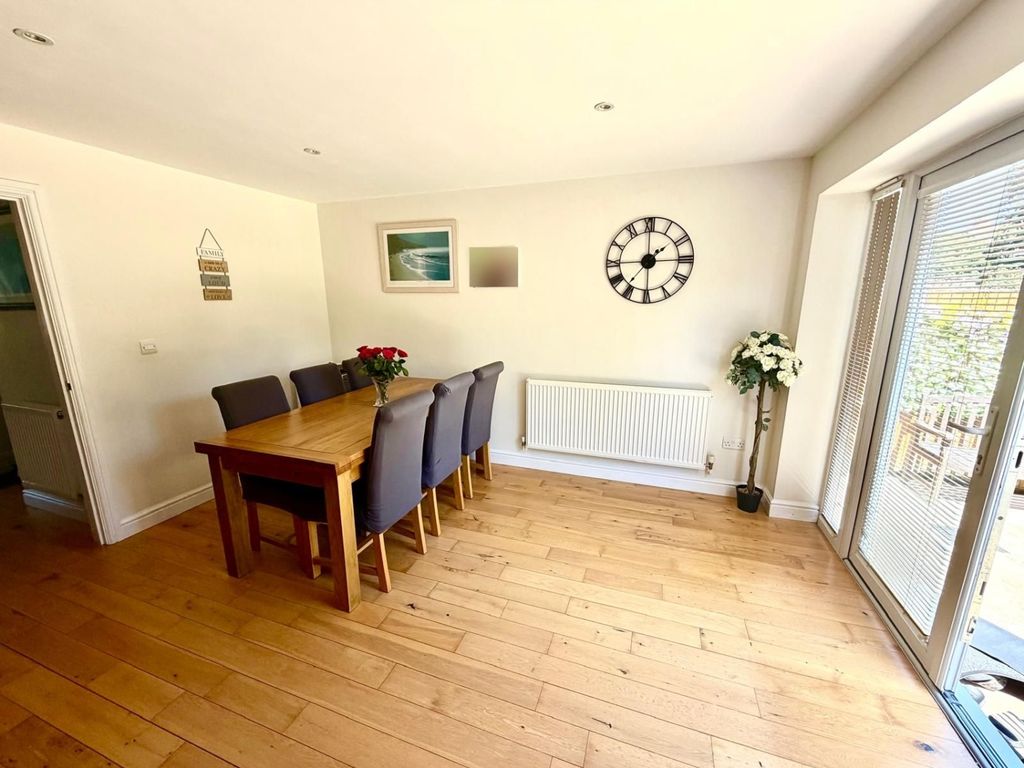 Property photo 3 of 9 Dining