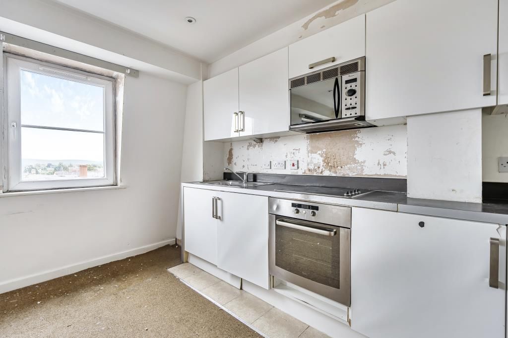 Property photo 3 of 20 Kitchen