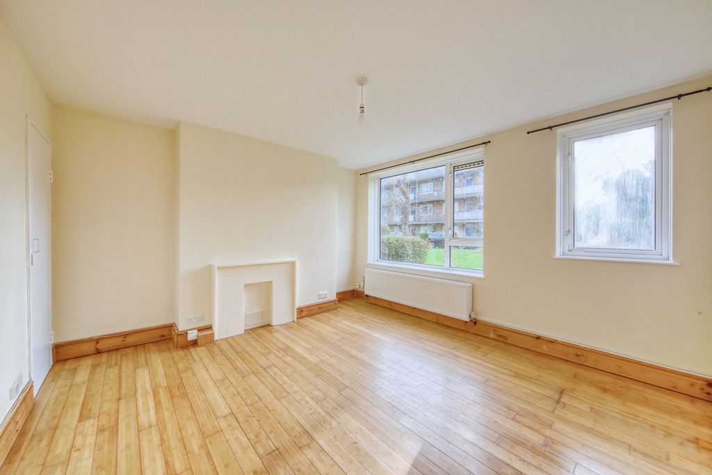 Property photo 2 of 8 Photo 3