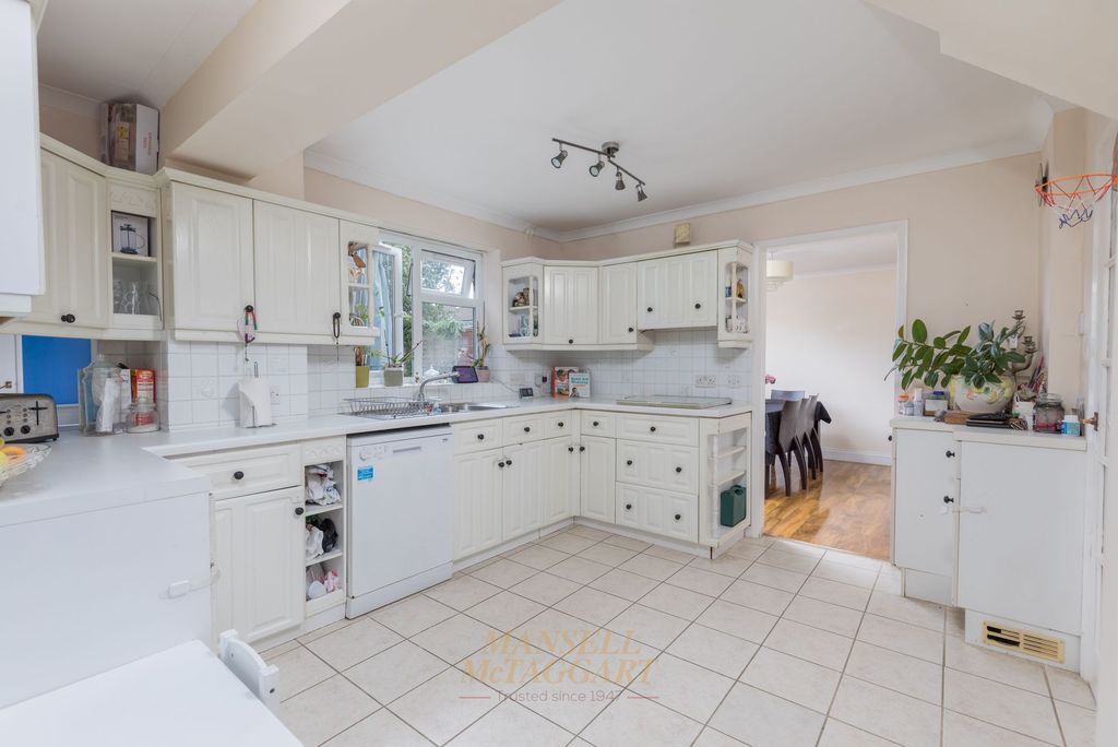 Property photo 2 of 22