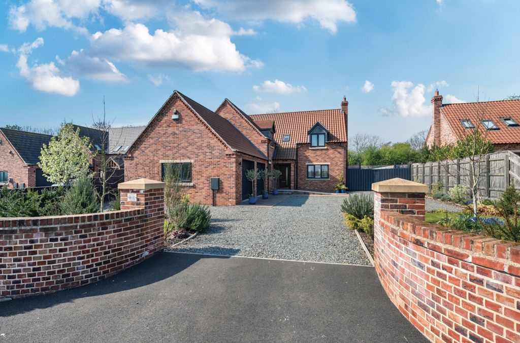 Property photo 1 of 23 1271242 (1)