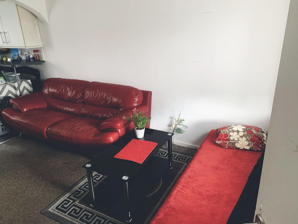 Property photo 3 of 16 Living Room