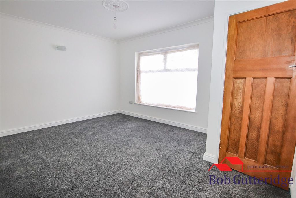 Property photo 3 of 18 Lounge