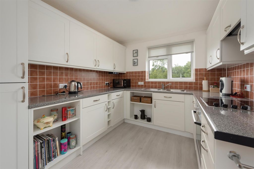 Property photo 3 of 13 Tankerton Road, Tankerton, Whitstable