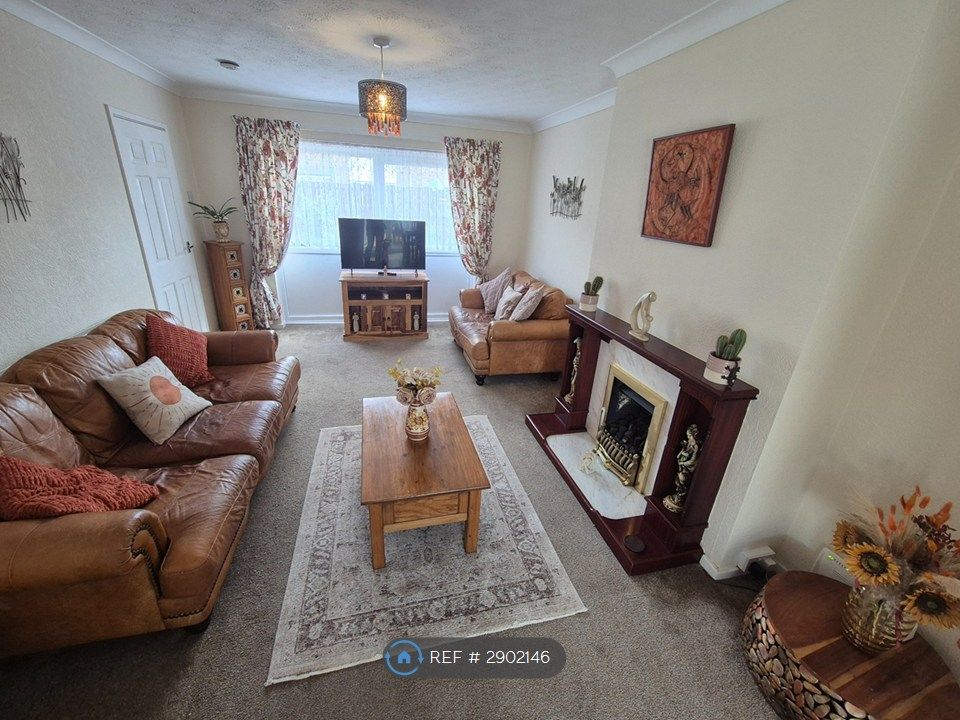 Property photo 1 of 20 Livingroom