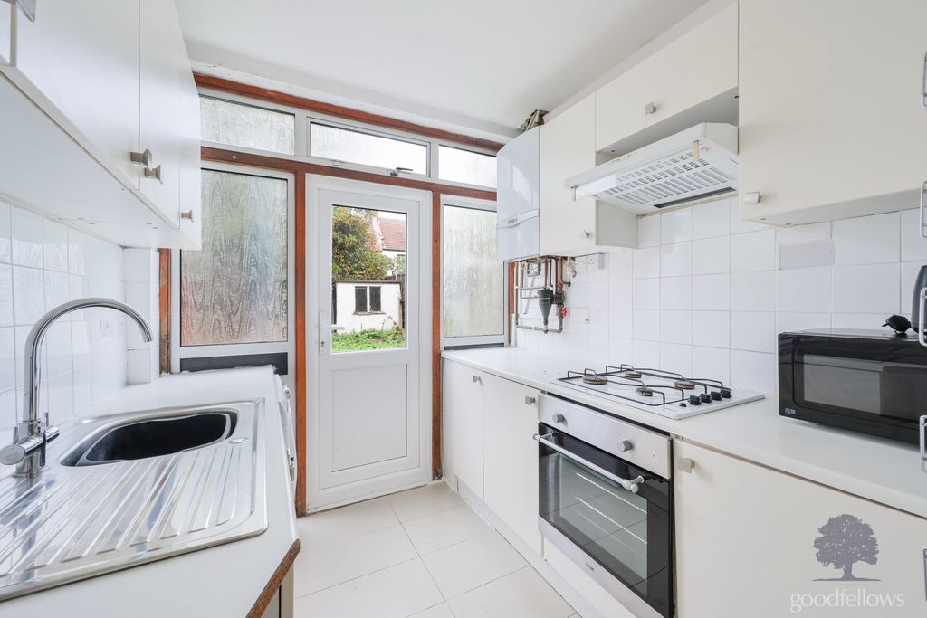 Property photo 2 of 17 Picture No. 12