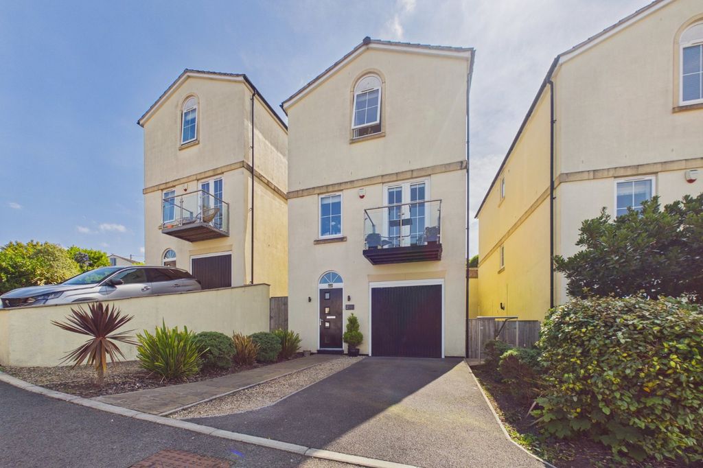 Property photo 1 of 16 Front