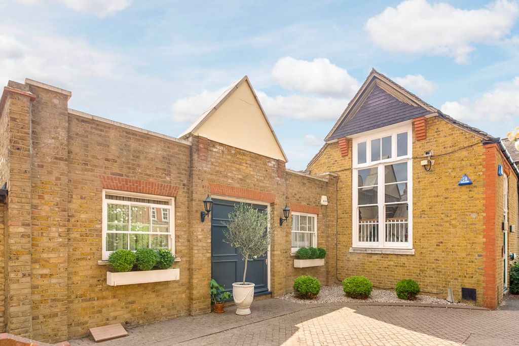 Property photo 1 of 11