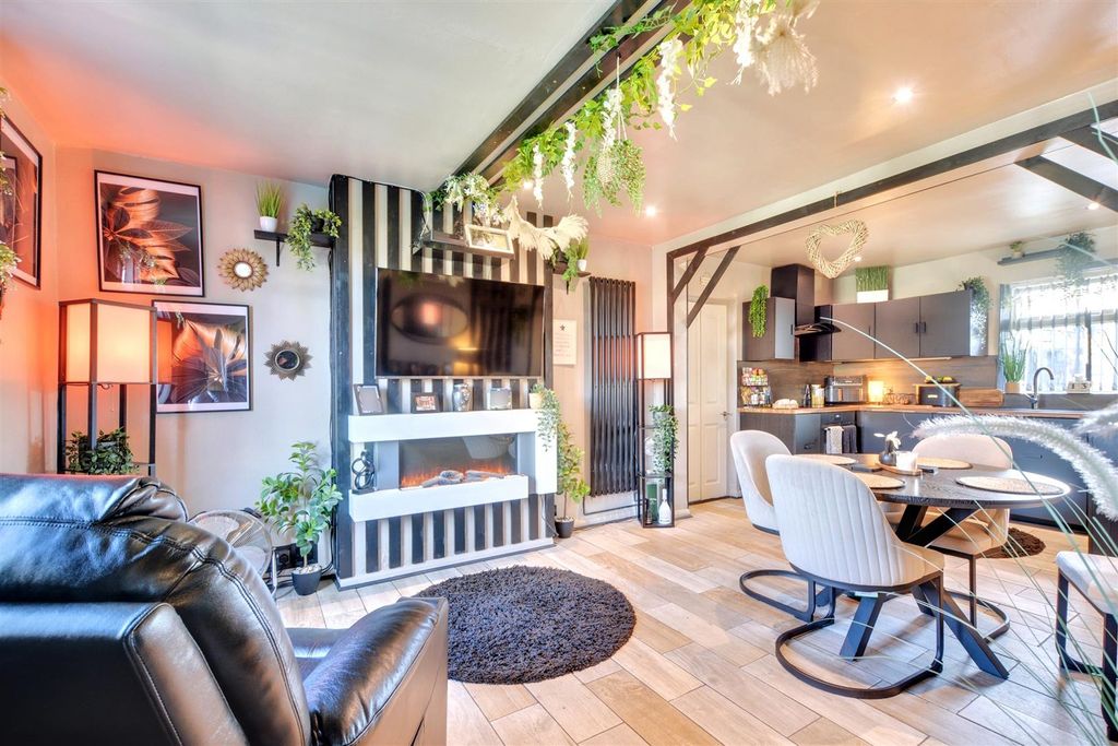 Property photo 3 of 28 Kitchen Diner