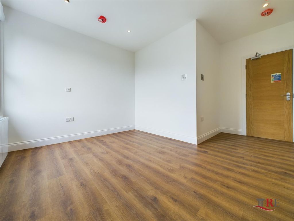 Property photo 2 of 7 Bedroom