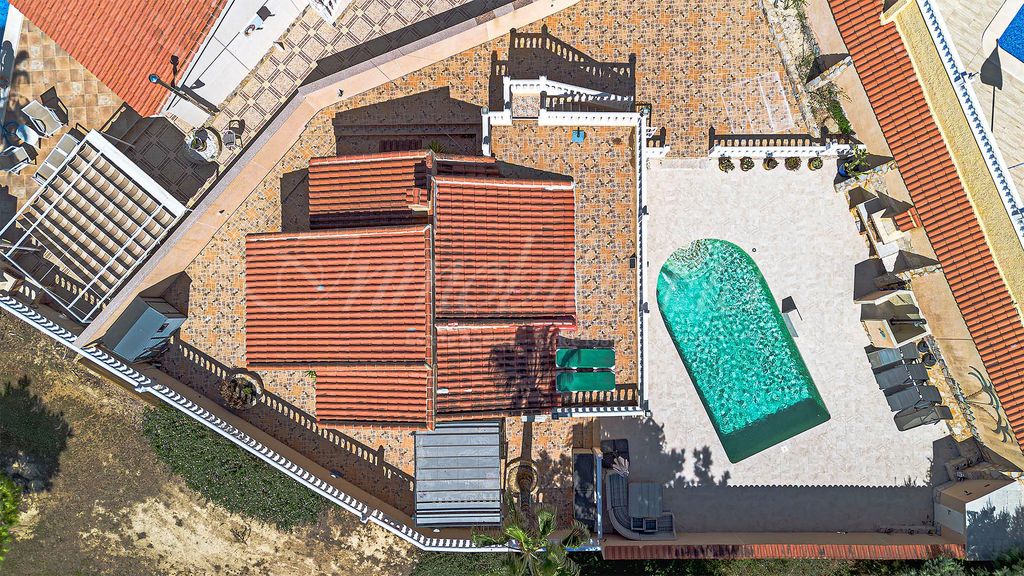 Property photo 3 of 37