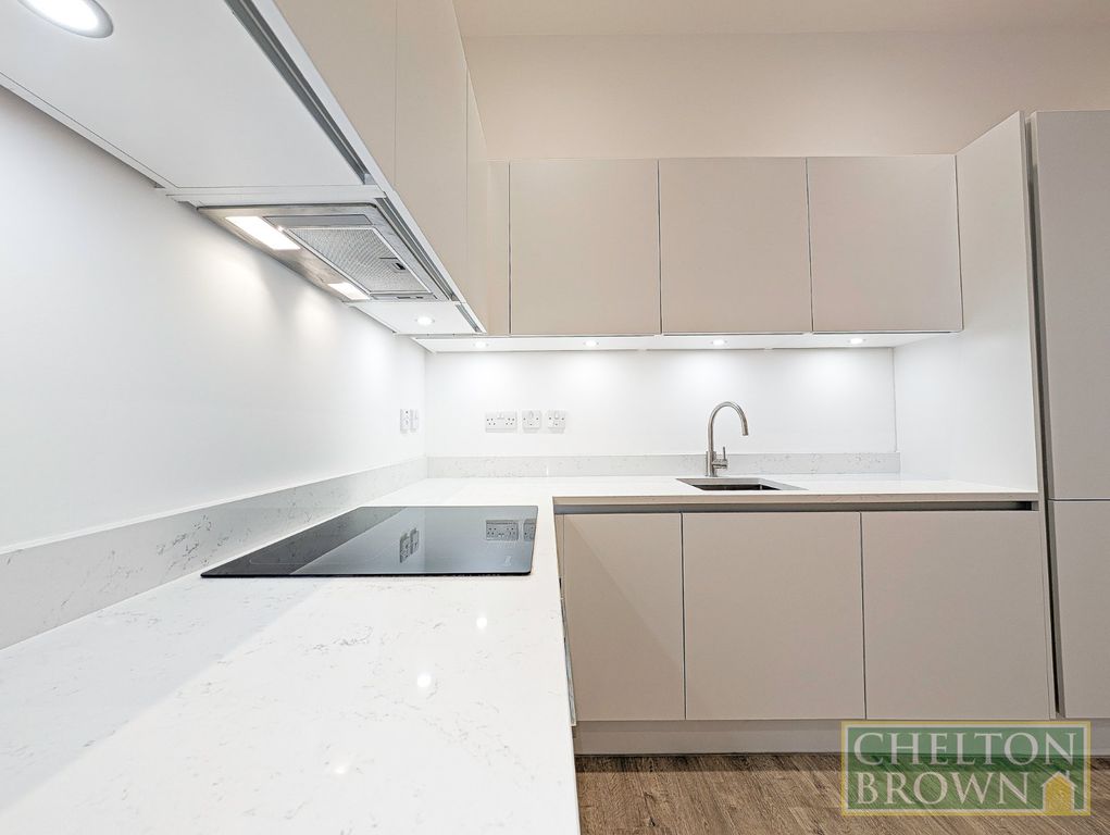 Property photo 3 of 16 Living Space