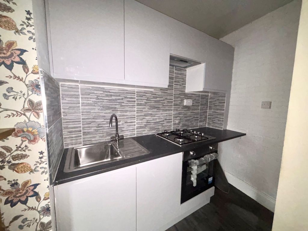 Property photo 3 of 11 Kitchen 1