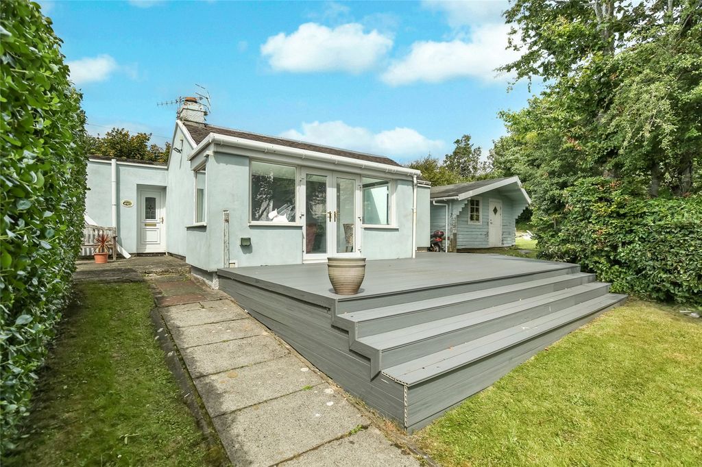 Property photo 1 of 19 Front