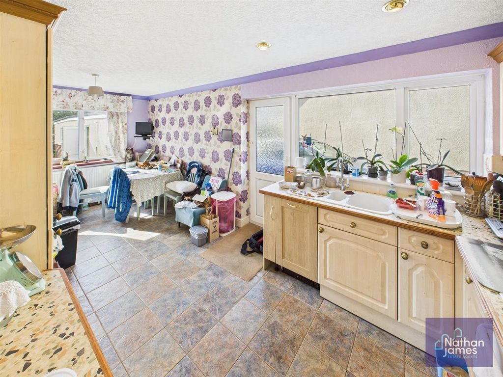 Property photo 2 of 17 Kitchen