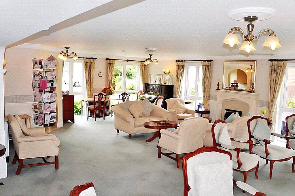 Property photo 2 of 16 Communal Lounge