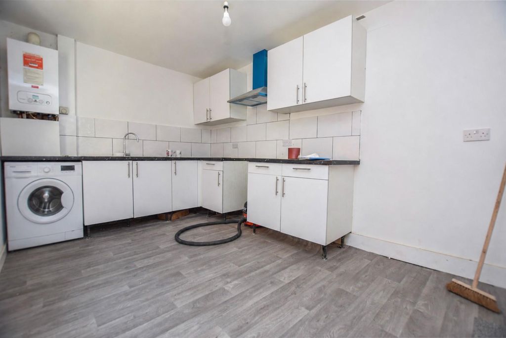 Property photo 3 of 10 Tlc_63Fb3564-c032-43c3-9B26-Cf9204Ebfe1E_Df104Ab.J