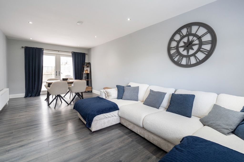 Property photo 3 of 27 4901516