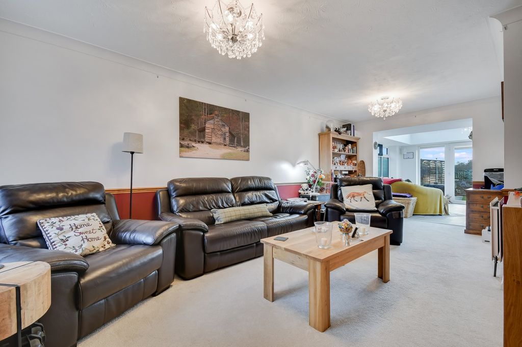 Property photo 3 of 18