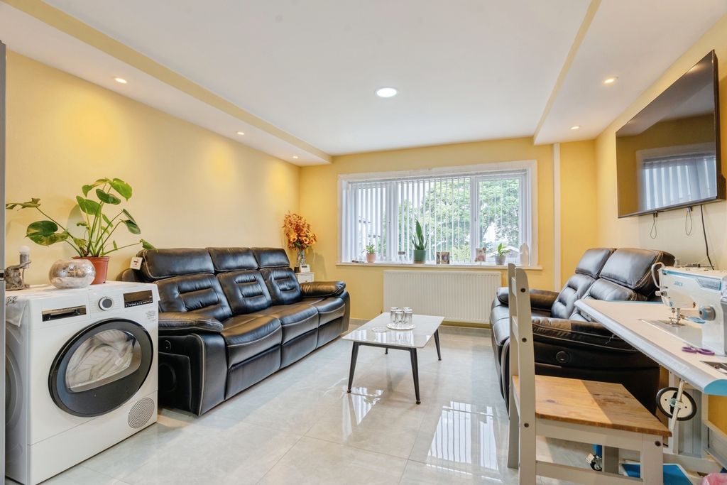 Property photo 2 of 16 Pbox-Img.Jpg