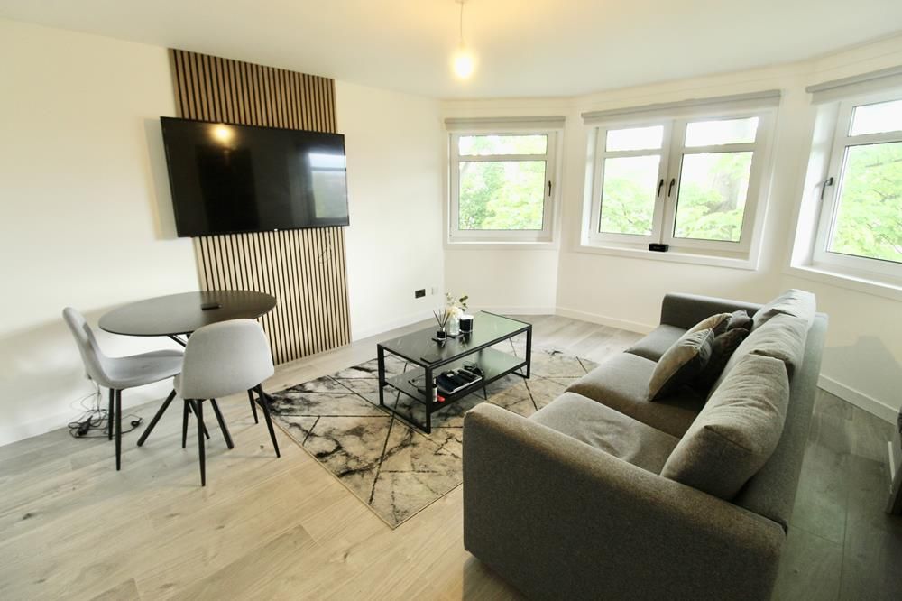 Property photo 1 of 8 Lounge