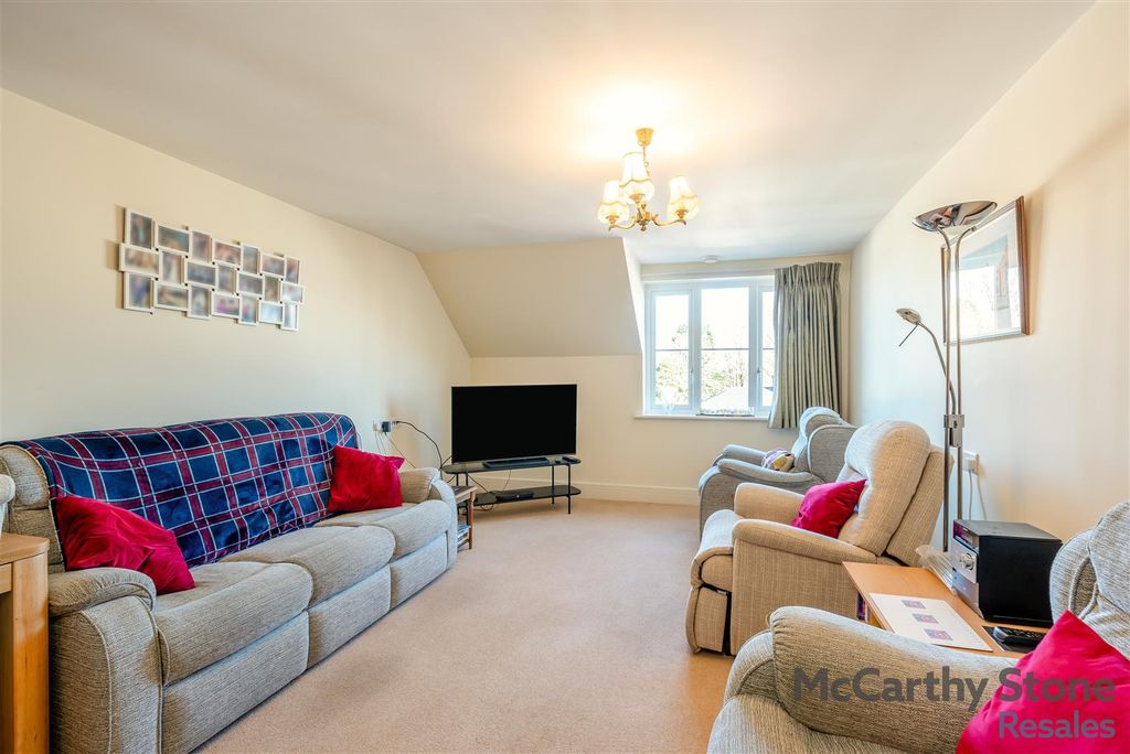 Property photo 2 of 24 8683604-Interior05.Jpg