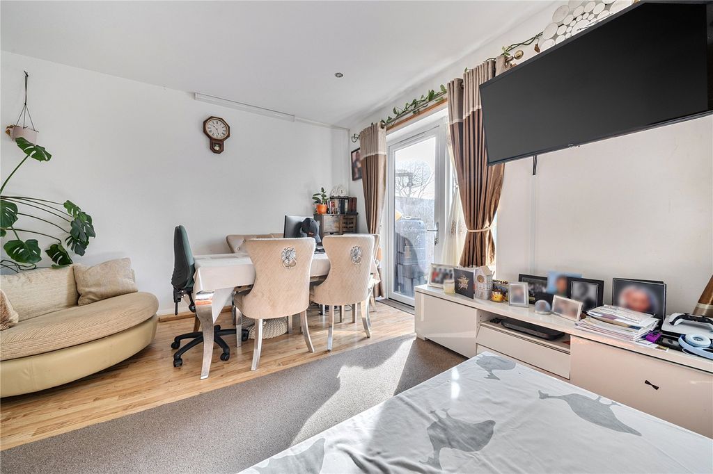 Property photo 2 of 34 Picture No. 13