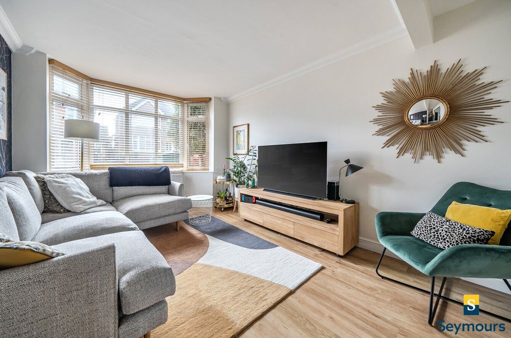 Property photo 2 of 22 Living Room