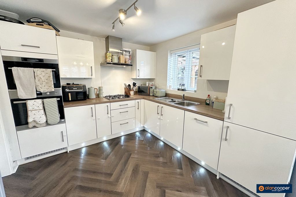 Property photo 2 of 18 4425462