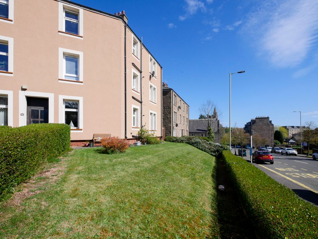 Property photo 2 of 13 Front-Garden